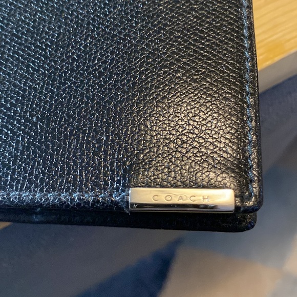 Never used coach wallet - Picture 4 of 4